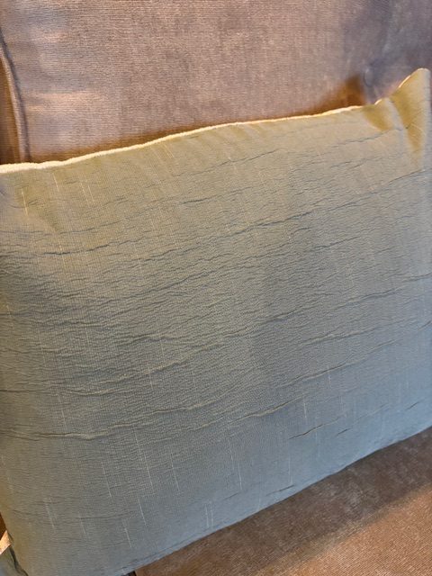 Oranje geel bruin grijs meerkleurig kussen 30x40cm langwerpig, Claudi M.M. Metamorphosis, fluweel, achterkant groen/blauw, incl. binnen kussen (op voorraad) V1 - Afbeelding 2