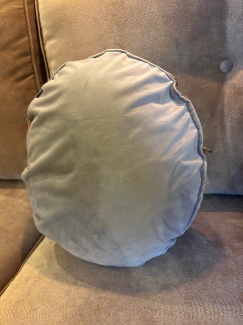 Oranje geel bruin grijs meerkleurig kussen 30x30cm rond, Claudi M.M. Metamorphosis, fluweel, achterkant groen/blauw, incl. binnen kussen (op voorraad) V1 - Afbeelding 2