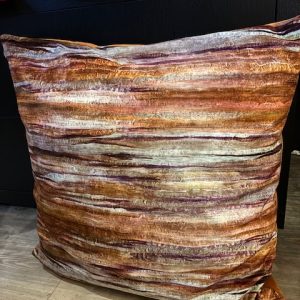 Oranje, bruin fluweel kussen 70x70cm vierkant, M.M. Metamorphosis, Claudi, de achterkant bruin, incl. binnen kussen (op voorraad) V1