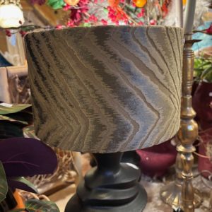 bruin fluweel, brown shade motief Zigzag,  transparante binnenkant, Diga Colmore, cilinder rond model, 25cm doorsnede en 15 cm hoog kan als hang en op staande voet worden gebruikt worden  (op voorraad) V2