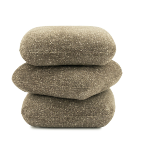 Groen, stof & foam, stofnaam Luma, afmetingen (BxDxH): 44,5x44,5x44,5 cm, poef / krukje van By Boo model Pillowscape groen, lijkt op 3 gestapelde kussens bovenste deel draaibaar, incl. korting (op voorraad) V1