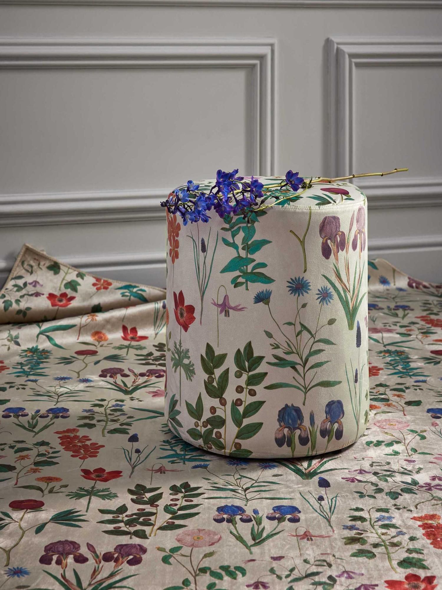 Creme met bloemen poef/hocker/bijzettafel, 100% Polyester fluweel, Essenza, Marigold Vanille Poef,43 hoog en doorsnede 40 (op voorraad) V1 - Afbeelding 2