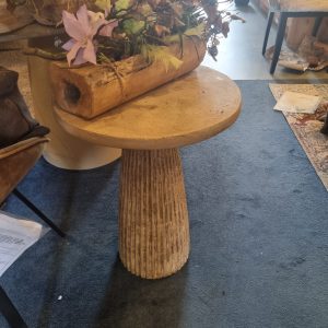 Beige cement tafel / bijzettafel plantentafel 60 cm hoog x 46 cm doorsnede, Waterdrinker / Nieuwkoop, (op voorraad) V1