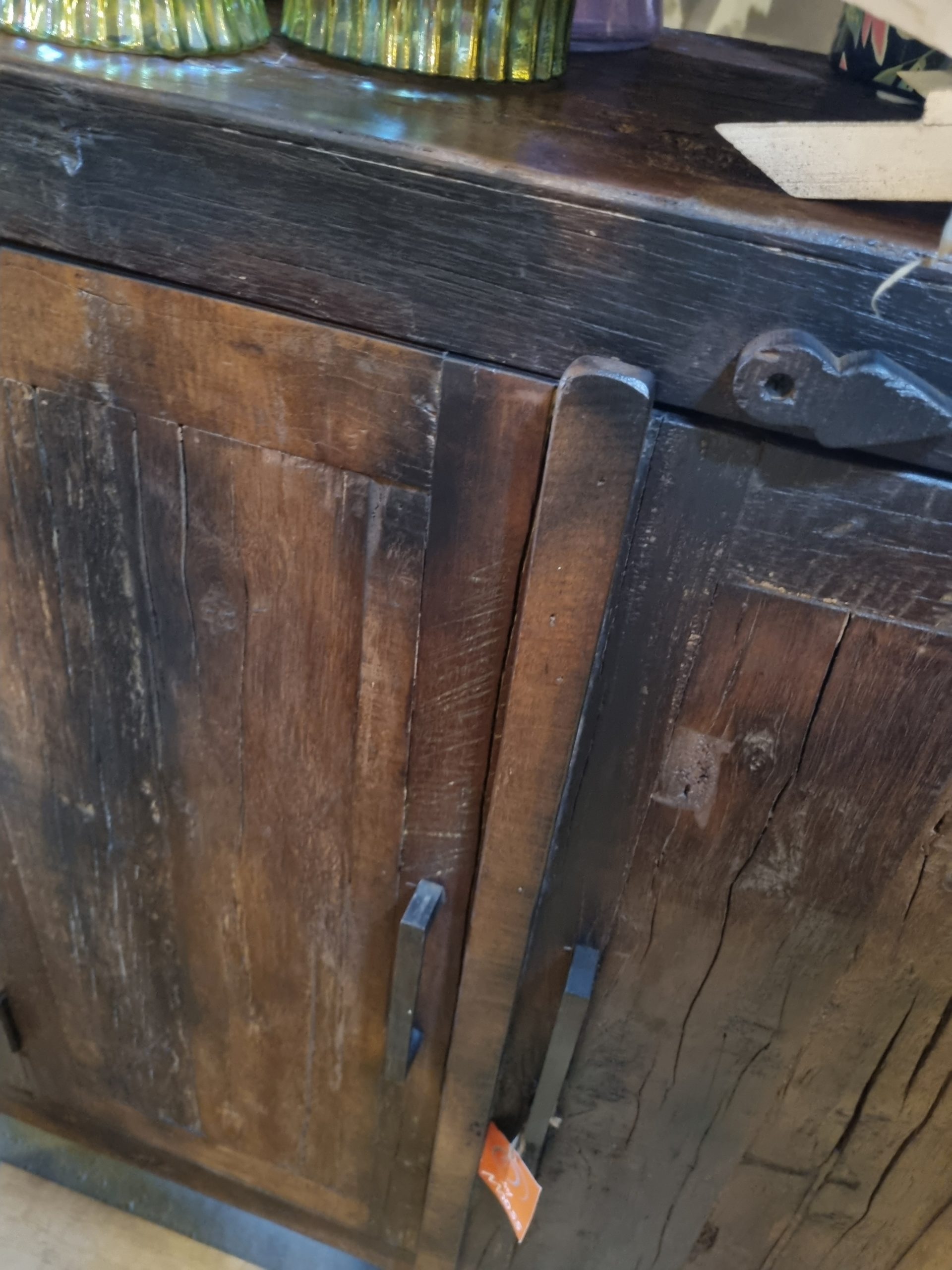 Bruin hout gerecycled massief tv meubel dressoir Wand kast, Hoogendam Interiors by Mooss : 4 deuren voorzien van midden plank achter de deurtjes, 150 cm breed 85 cm hoog en 40 cm diep (op voorraad) V1 - Afbeelding 3