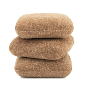 Oranje caramel, stofnaam Luma van By Boo genaamd Pillowscape poef / krukje / hocker afmetingen (BxDxH): 44,5x44,5x44,5 cm ,vulling foam,lijkt op 3 gestapelde kussens bovenste 2 delen draaibaar, incl. korting (op voorraad) V1