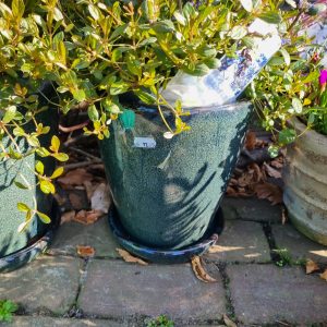 Blauw gemêleerd aardewerk geglazuurd  plant pot bloem vaas, Waterdrinker, kan ook buiten gebruikt worden met vaste schotel eronder, rond 22 x 24 hoog cm. (op voorraad) V3