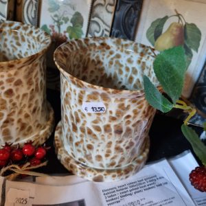 Bruin oranje wit aardewerk geglazuurd plant pot bloem vaas, Waterdrinker, rond Ø13 x 13 hoog  cm. (op voorraad) V4