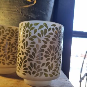 Groen wit glas bladeren windlicht, vaas / pot / windlicht, Waterdrinker, rond Ø9 x 11,5 hoog cm.  (op voorraad) V4