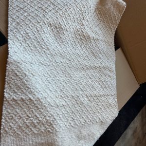 Beige 100% katoen getufte badmat runner loper vloer kleed , The Go Round Interiors, Lufwig tufted rug, rechthoek tapijt / tafelloper / runner / badmat , lengte: 90 cm breedte: 60 cm (op voorraad) V1