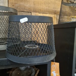 Zwart metaal gaas lampenkap / kap , Hoogendam Interiors By Mooss, , 16 hoog en 22 doorsnede cm, ook verkrijgbaar met bijpassend zwart houten lampenpoot (op voorraad ) V1