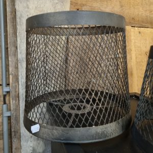 Zwart metaal gaas lampenkap / kap , Hoogendam Interiors By Mooss, , 22 hoog en 25 doorsnede cm, ook verkrijgbaar met bijpassend zwart houten lampenpoot (op voorraad ) V2