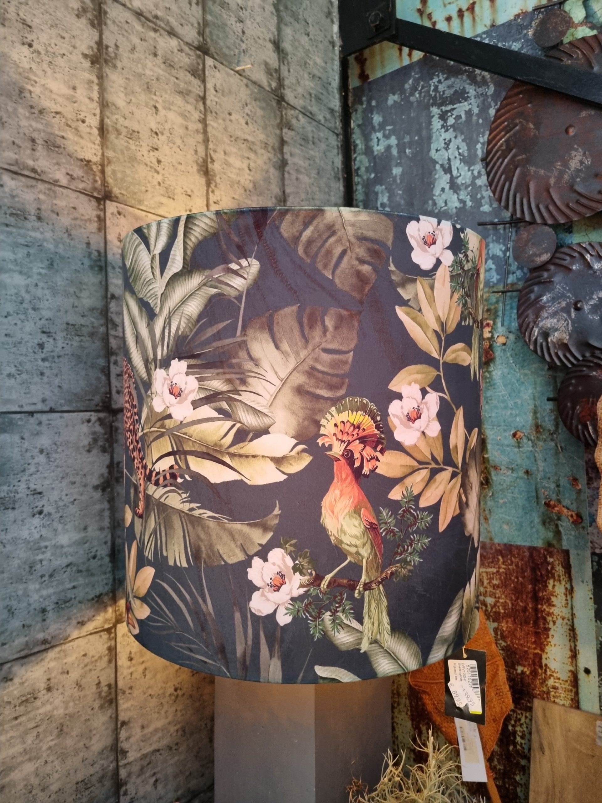 Blauw groen gemêleerd linnen, Diga Colmore, lampenkap voor op voet staand, binnenkant goud, Shade cilinder Brazil green on gold, heeft verschillende kleur beest kanten zie foto doorschijnend als lamp aan gaat, met print verschillende aanzicht vlakken net welke u mooi vindt zie foto. 42x42x42 lampenkap/kap/lamp (op voorraad) V1 - Afbeelding 2
