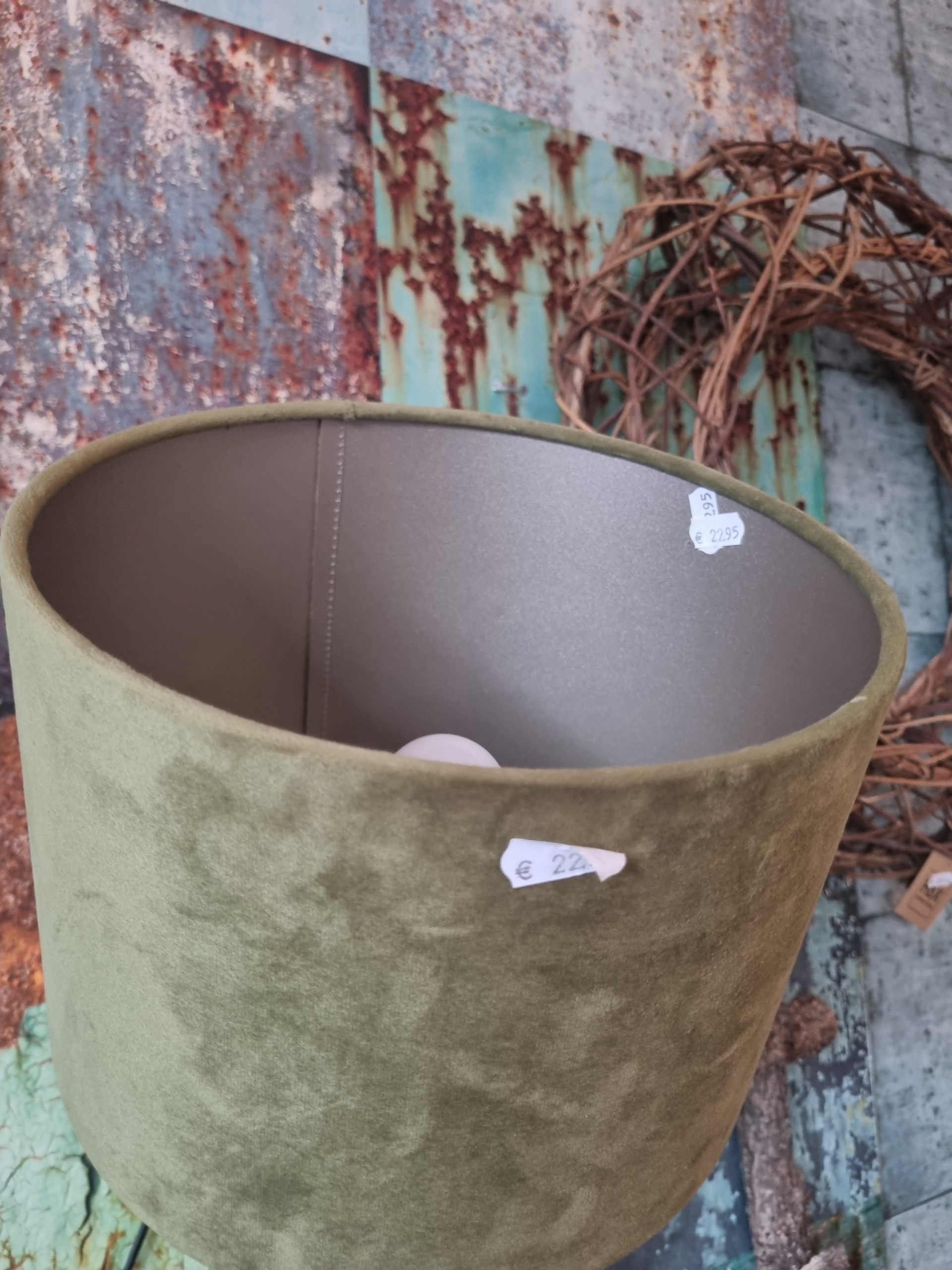 groen fluweel lampenkap / kap cilinder, Light & Living, binnenkant taupe, kan hangend en op voet worden geplaatst Diameter 24 cm, hoogte 18 cm. (op voorraad) V1 - Afbeelding 2