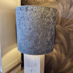 grijs fluweel met slangen motief lampenkap cilinder, Diga Colmore, binnenkant zilver, Shade cilinder dark grey snake on silver, 40x40x40 lampenkap/kap/lamp (op voorraad) V2