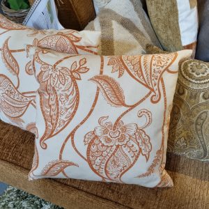 Oranje beige linnen kussen 50x50cm vierkant, Silvera, handwerk, de achterkant gelijk aan voorkant, incl. binnen kussen (op voorraad) V1