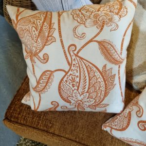 Oranje beige linnen kussen 50x50cm vierkant, Silvera, handwerk, de achterkant gelijk aan voorkant, incl. binnen kussen (op voorraad) V1