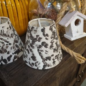 grijs bruin ronde lampenkap, binnenkant wit, Light & Living , Doorsnede bovenkant 7 cm, onderkant 13 cm en hoogte 12 cm. (op voorraad) V2 g