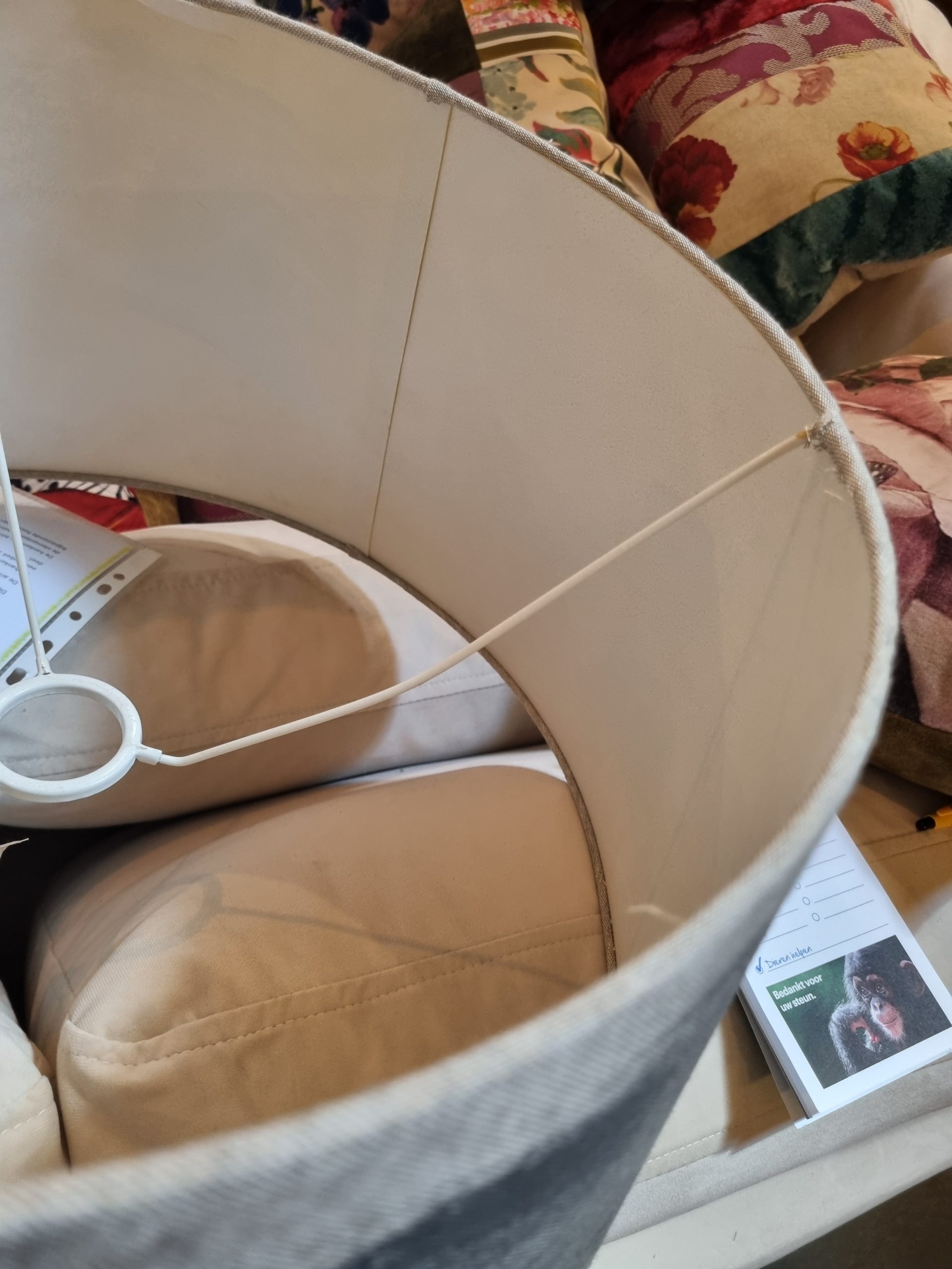 Beige grijs ronde lampenkap met vegen, binnenkant wit, Brynx , Doorsnede bovenkant 40 cm, onderkant 49 cm en hoogte 28 cm. (op voorraad) V3 g - Afbeelding 2