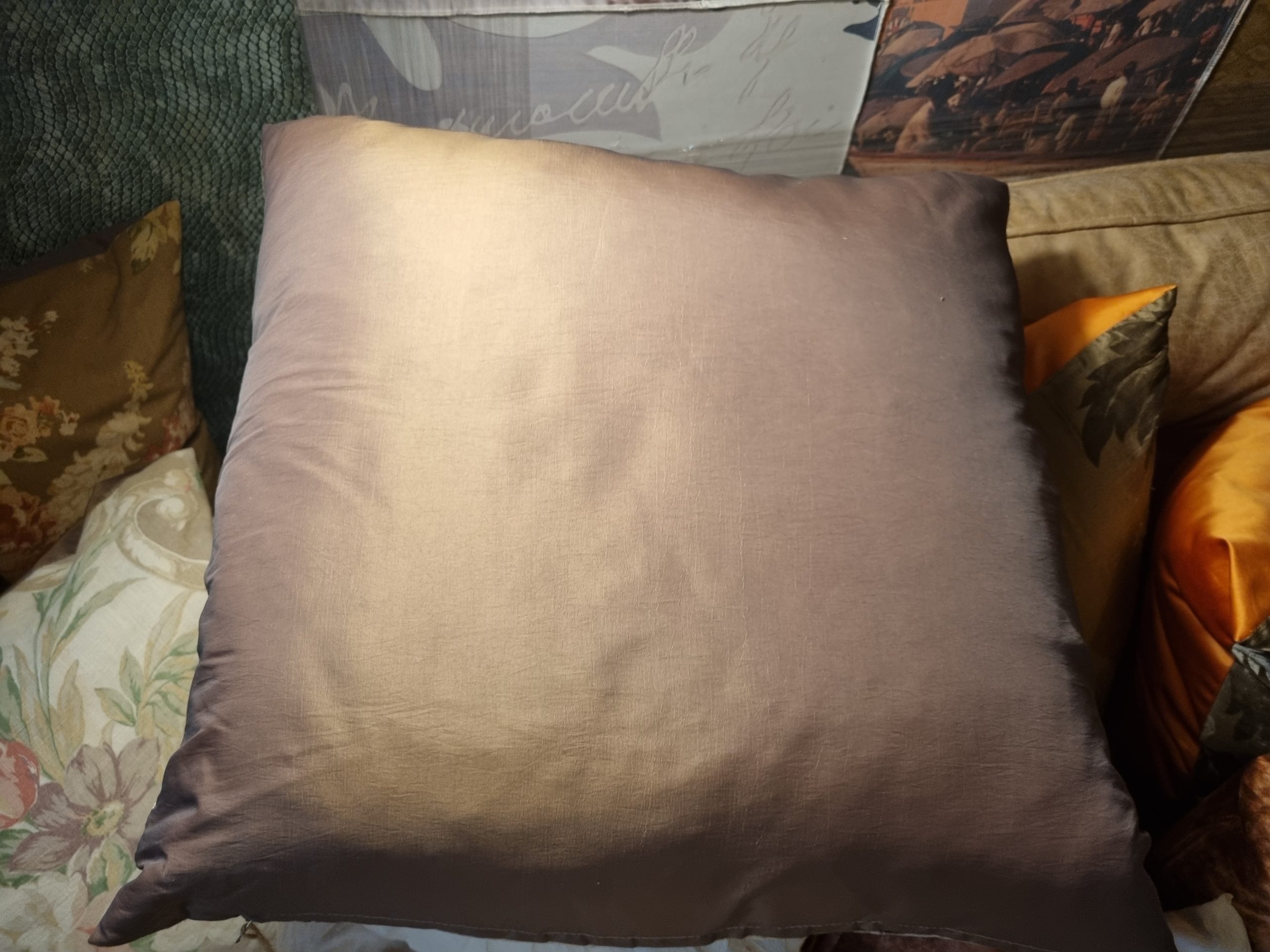 beige roze groen gemêleerd linnen kussen met bloemen 60x60cm vierkant, Silvera, handwerk, de achterkant bruin zijden look , incl. binnen kussen (op voorraad) V1 - Afbeelding 2