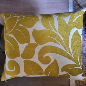 Geel groen Beige kussen met bladeren, linnen look, hand gemaakt uniek 60x50cm rechthoek, Mc Veer, incl. binnen kussen, patroon loopt door achterkant  (op voorraad) V1